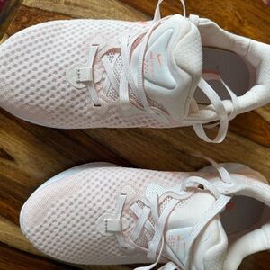 Nike women’s Light orange Sneakers